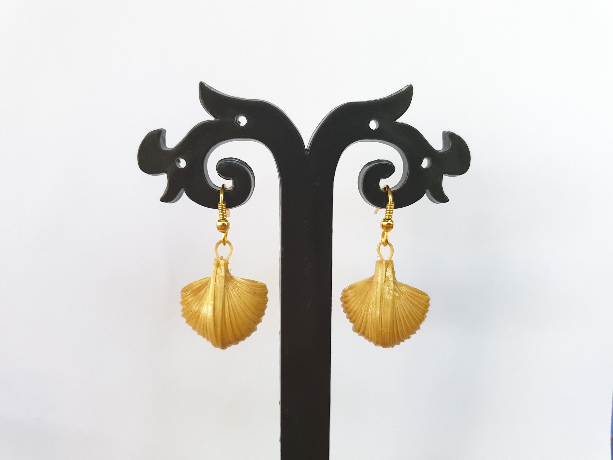 Bamboo Queen Scallop Shape Earrings - Image 2